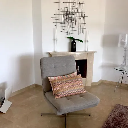 Modern 2 Bedroom Gelijkvloers-appartement M.tuin En Zwembad