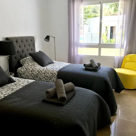 Apartment Modern 2 Bedroom Gelijkvloers-appartement M.tuin En Zwembad *